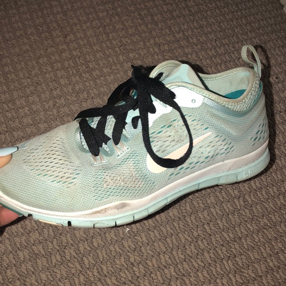 nike tennis shoes! - Picture 1 of 2